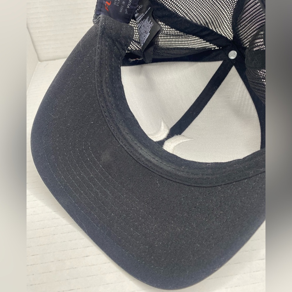 Black Hurley trucker hat‎ - Picture 4 of 7